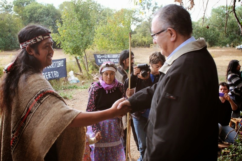 El ex intendente Huenchumilla con comunidades Mapuche