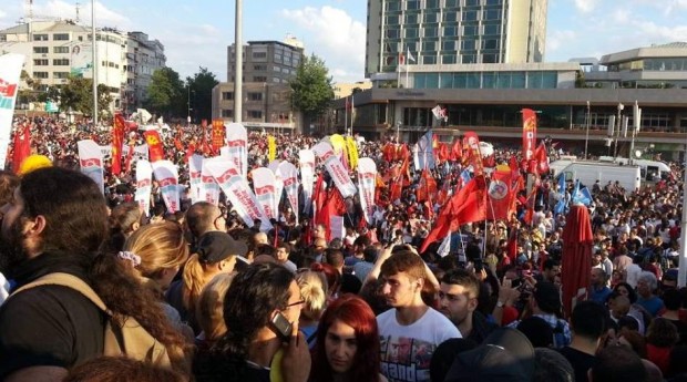 Este domingo protestas contra el atentado de ayer, ser repolican en toda Turquía. Plaza de Taksim en Estambul,