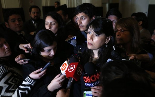 Al término de la reunión entre la ministra Javiera Blanco y Nelly Díaz, cada una habló por separado evidenciando que todo sigue igual.