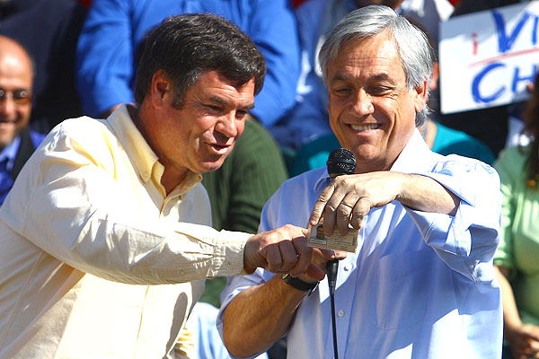 Otros tiempos, cuando Ossandón aún no le declaraba la guerra a Piñera.