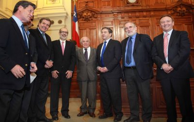 Parlamentarios de la Comisión Especial Mixta de Presupuestos que preside Andrés Zaldívar (DC).