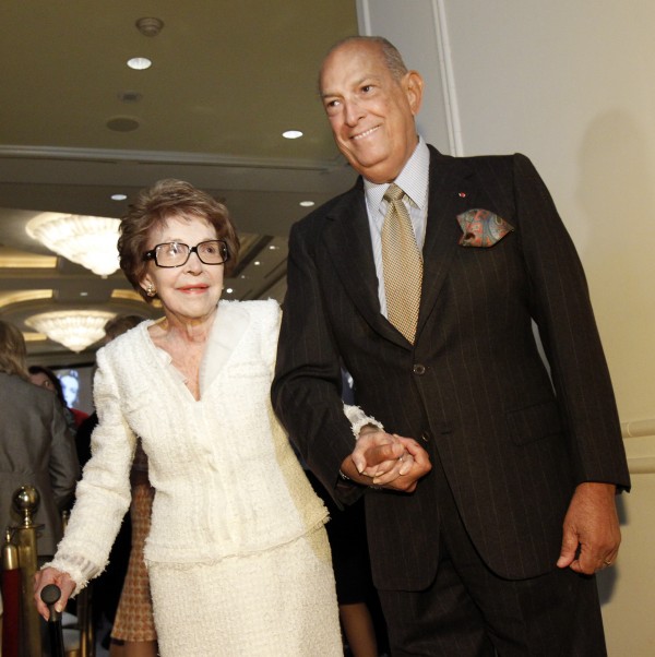 Former U.S. first lady Nancy Reagan is accompanied by fashion designer Oscar de la Renta at The Colleagues 22nd Annual Spring Luncheon in Beverly Hills