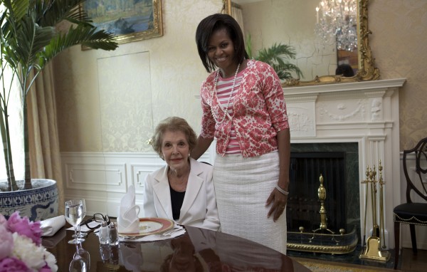 Nancy_Reagan_with_Michelle_Obama-2