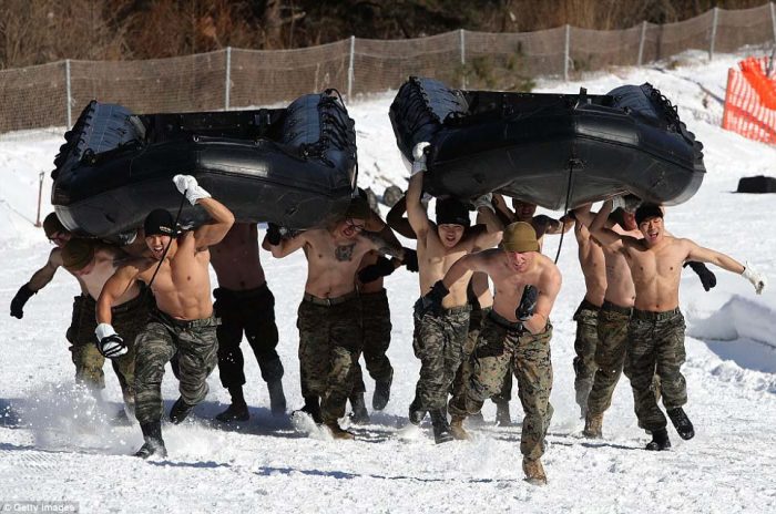 Ejercicios militares de fuerzas navales en Pyeongchang, Corea del Sur realizado en enero de este año. (E.Jones/AFP)