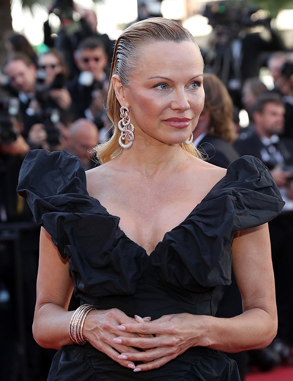 pamela-anderson-cara-1.jpg.imgw.1280.1280