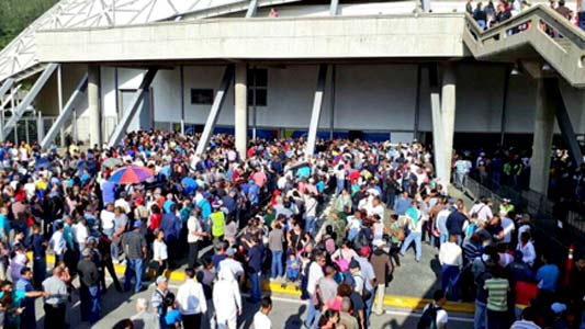 Este domingo, masiva concurrencia a votar en el Poliedro de Caracas.