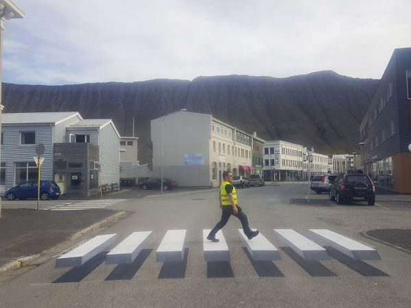 3D-pedestrian-crossing-island-59f0352da431b__880