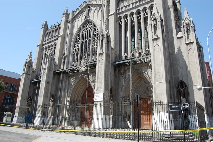El frontis de la Basílica del Salvador en el Barrio Brasil._1348651469129