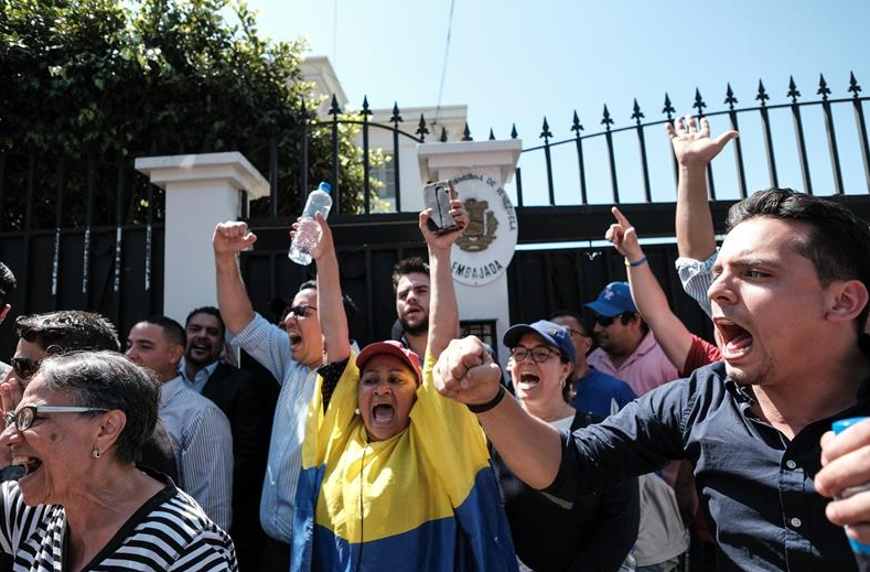 venezolanos-embajada