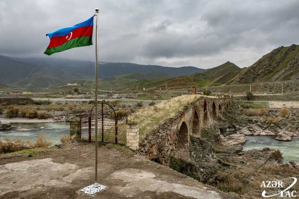 banderazerbaiyan-en