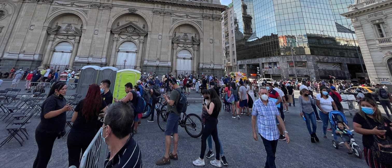 SANTIAGO CON GENTEportada1febrero2022