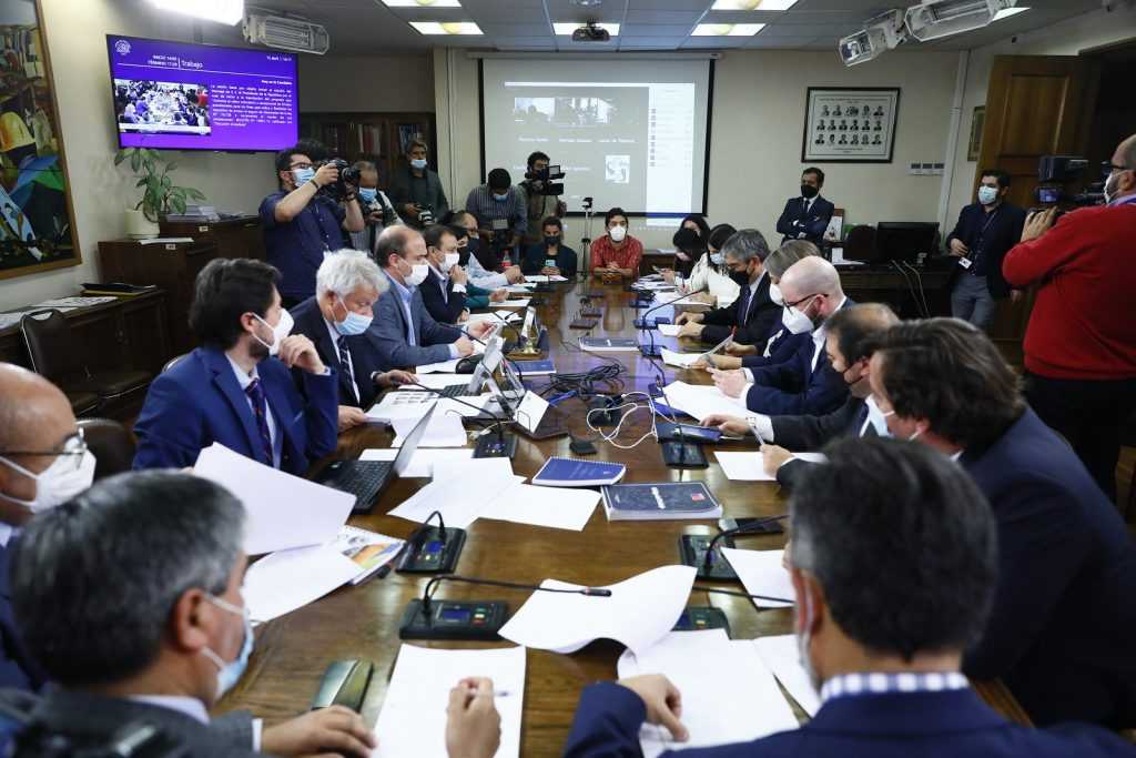 Comision Trabajo proyecto alternativo Gob al 5to retiro