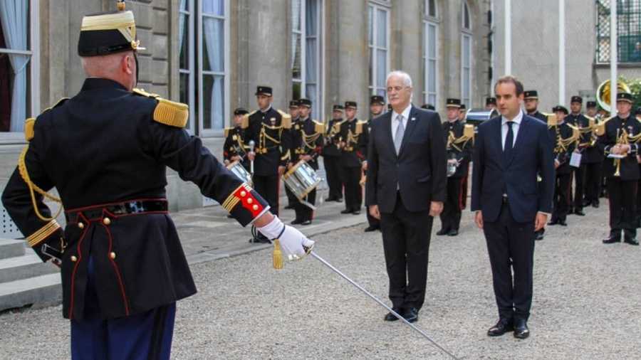 MinDef Argentina Jorge Taiana de visita en Francia