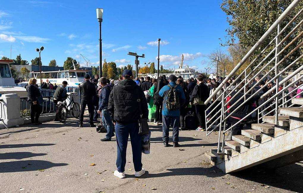 Evacuation of Kherson residents to left bank of Dnieper River