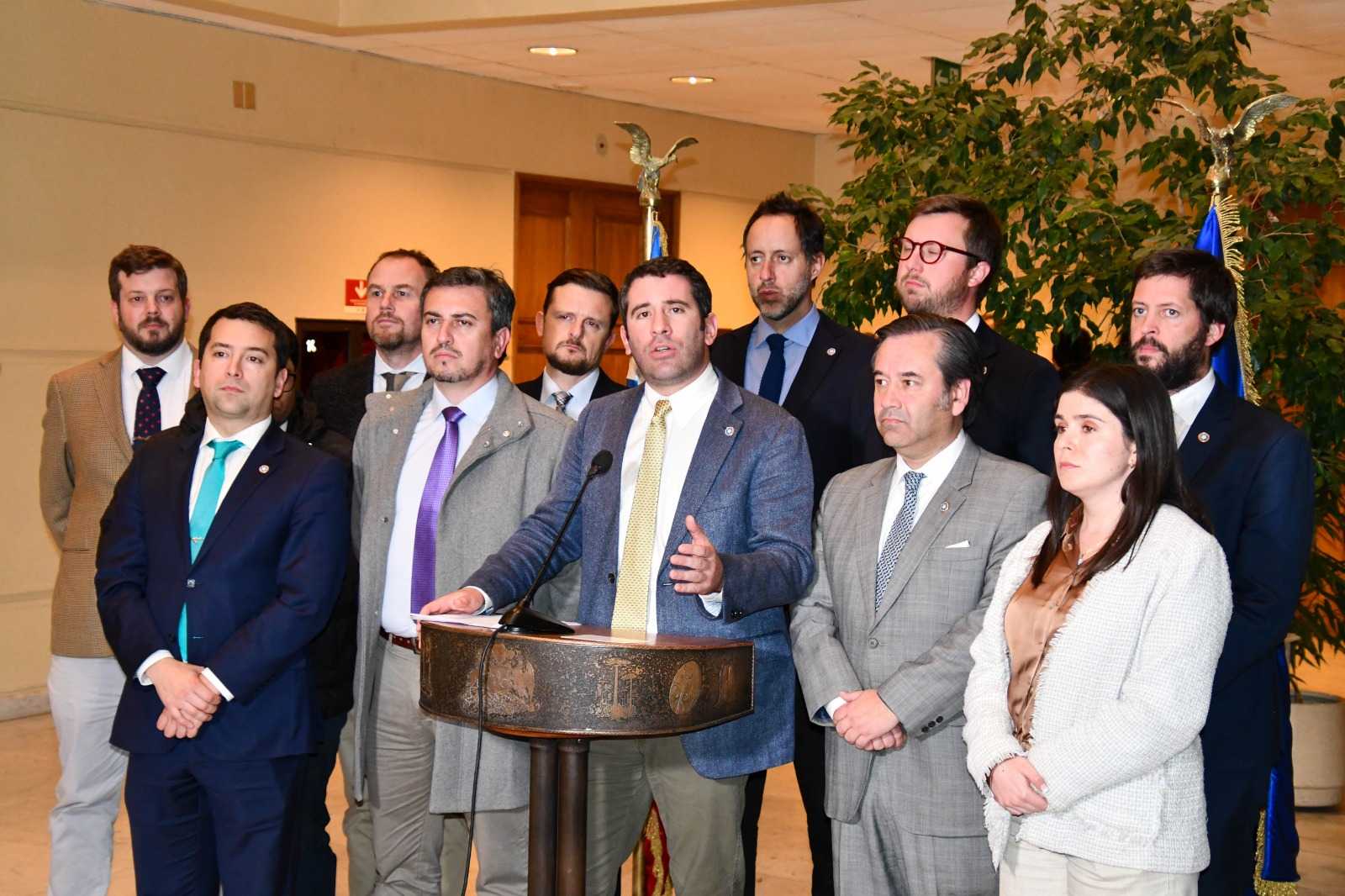 Bancada AC contra Ministra de Salud