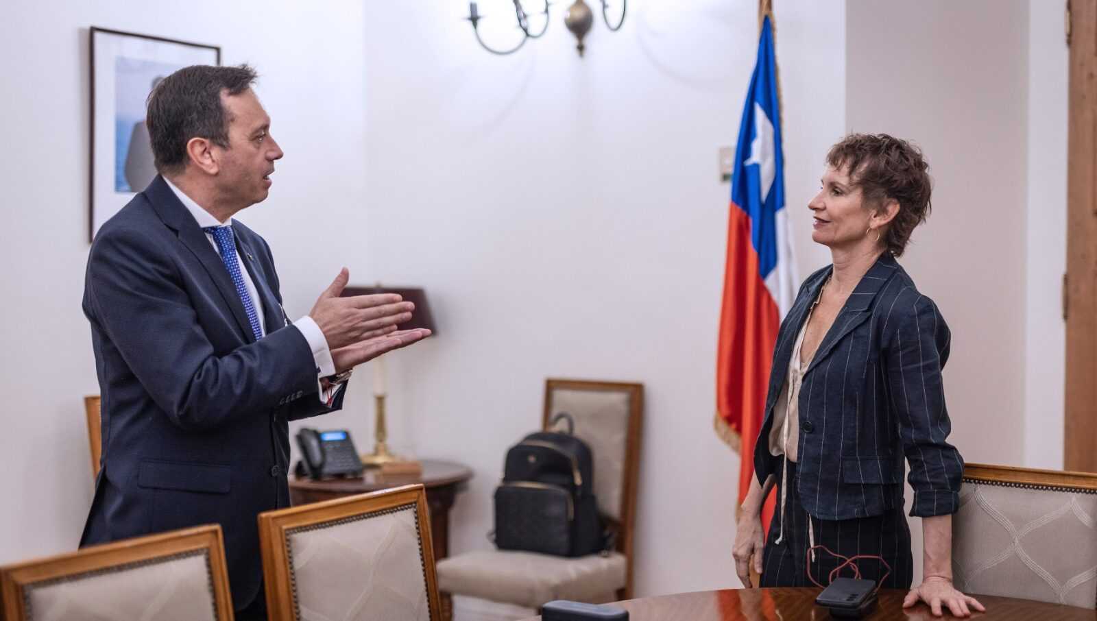 Director PDI Eduardo Cerna y ministra Carolina Tohá