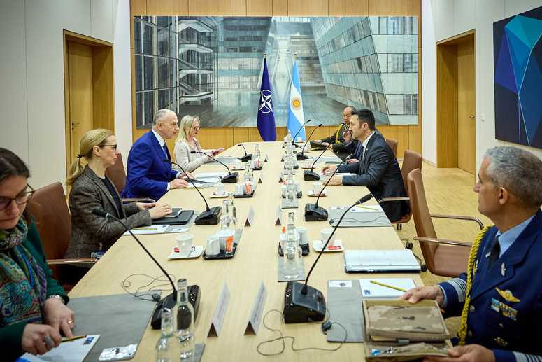 NATO Deputy Secretary General meets with Minister of Defence of Argentina