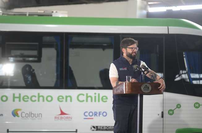 Pdte Gabriel Boric bus hidrogeno 11-12-2024