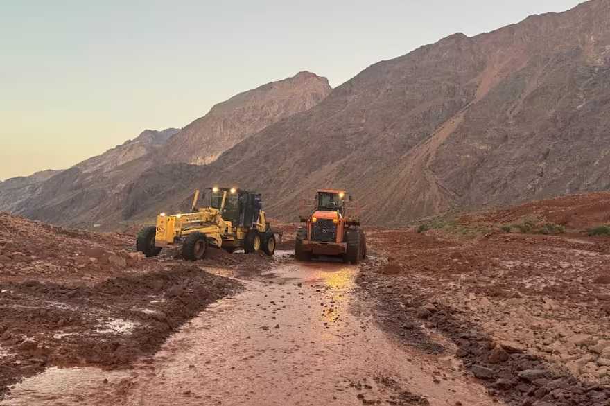 Maquinarias despejan ruta internacional lado argentino 10-02-2025