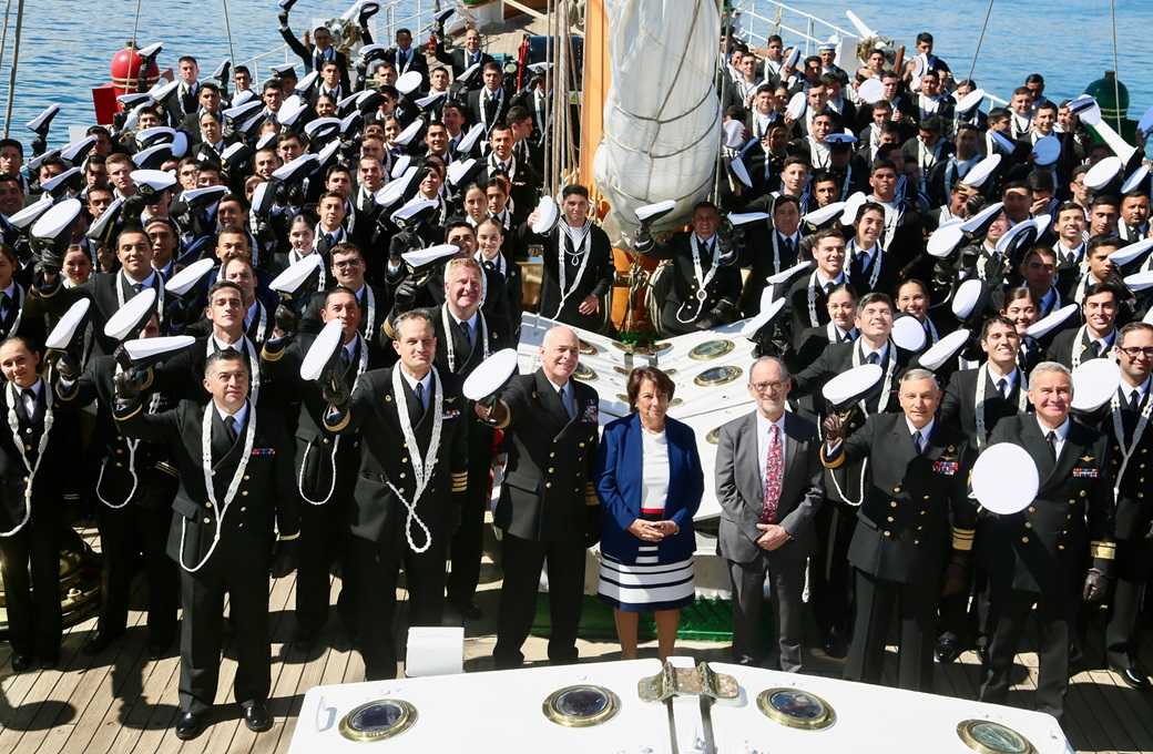 Despedida BE Escuela Esmeralda MinDef 02-04-2025