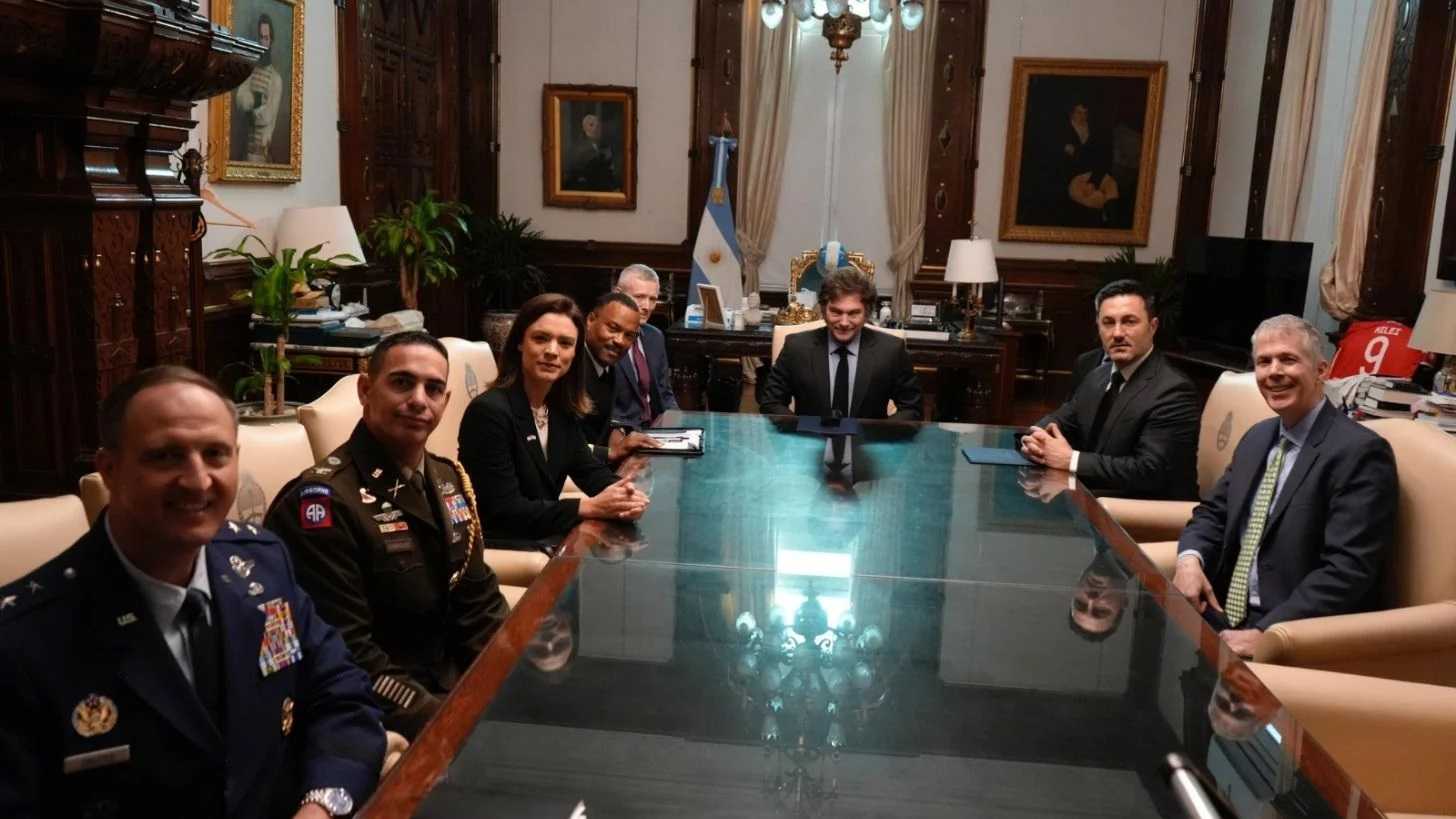 Reunión de Javier Milei con Jefe del Comando Sur EEUU 29-04-2025