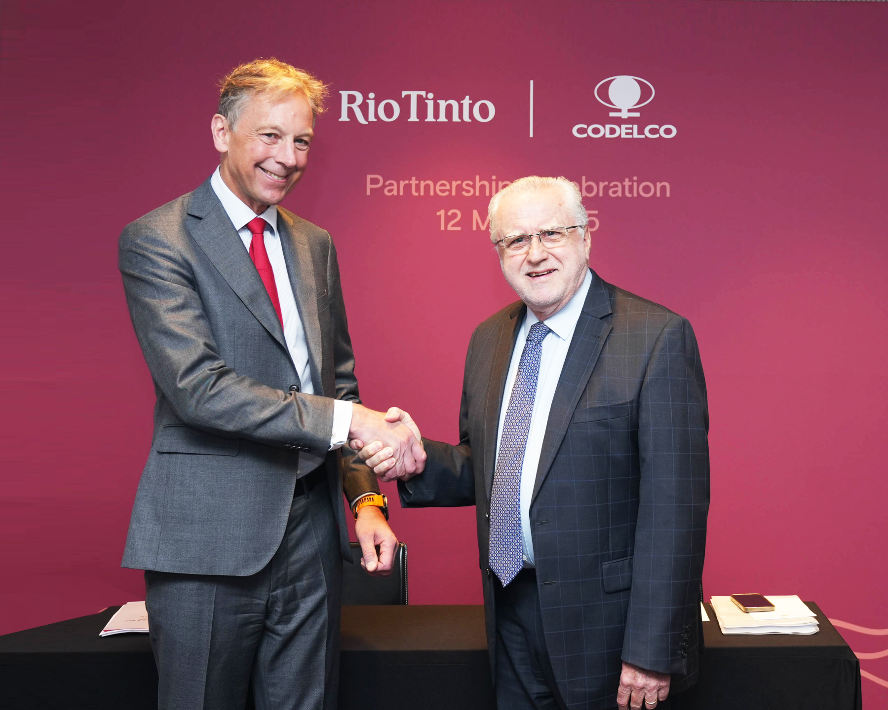 Jakob_Stausholm_CEO_de_Rio_Tinto_junto_a_Maximo