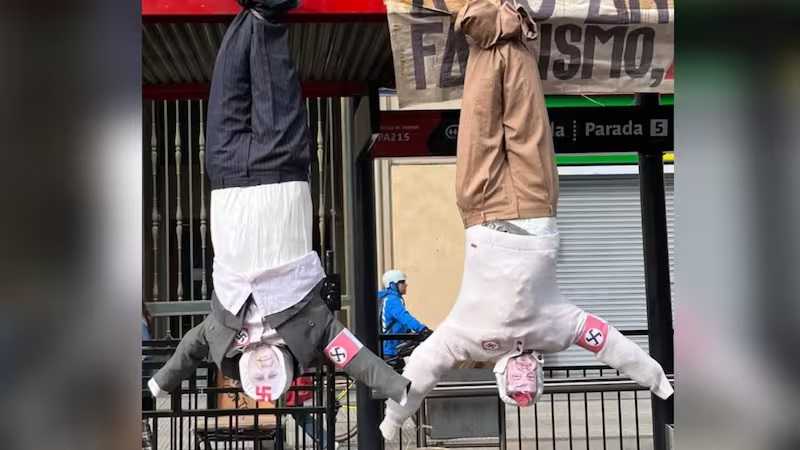 Kaiser y Kast colgados