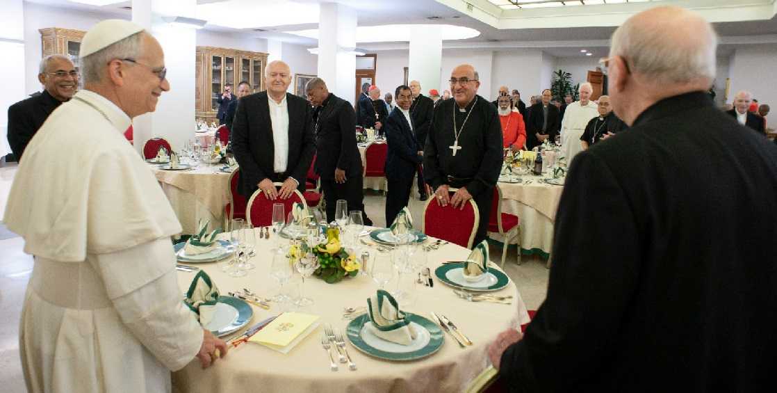 Papa Leon XIV y Cardenal Chomalí post Conclave