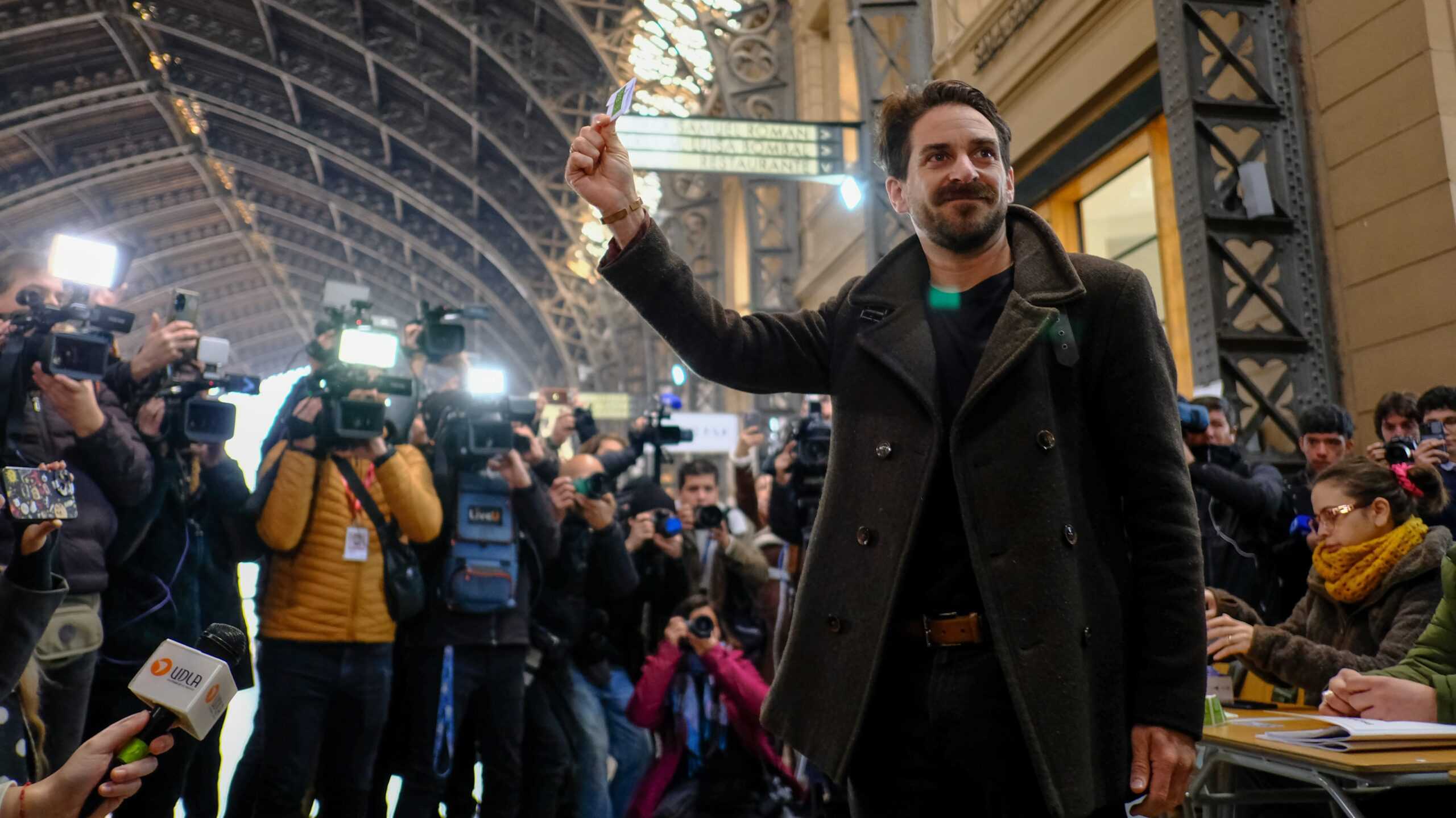 Gonzalo Winter votando 29-06-2025 Estación Mapocho