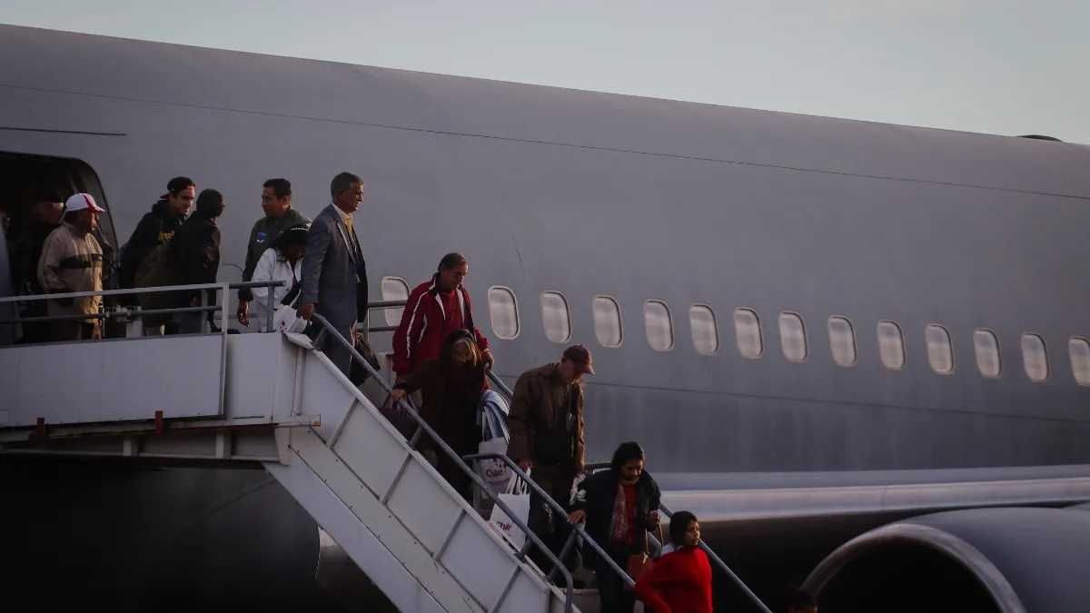 Primer vuelo charter deportados chilenos desde EEUU mayo 2025