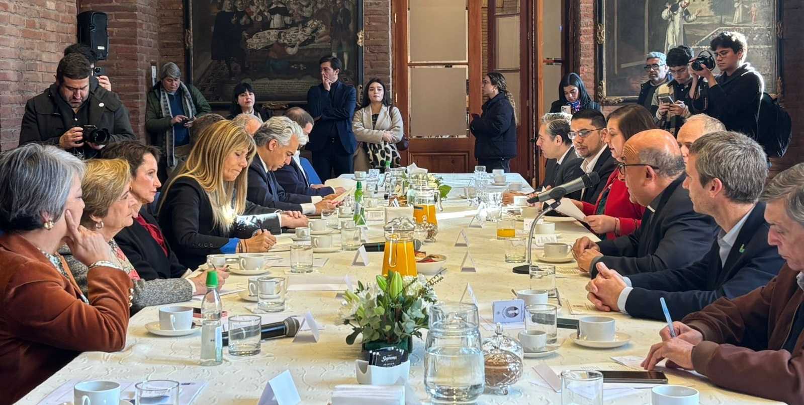 Reunión cardenal Chomalí con precandidatos presidenciales 26-06-2025