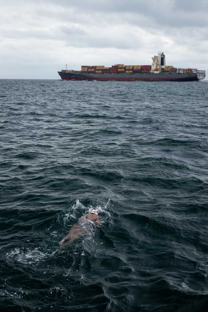 Divisa embarcación de carga