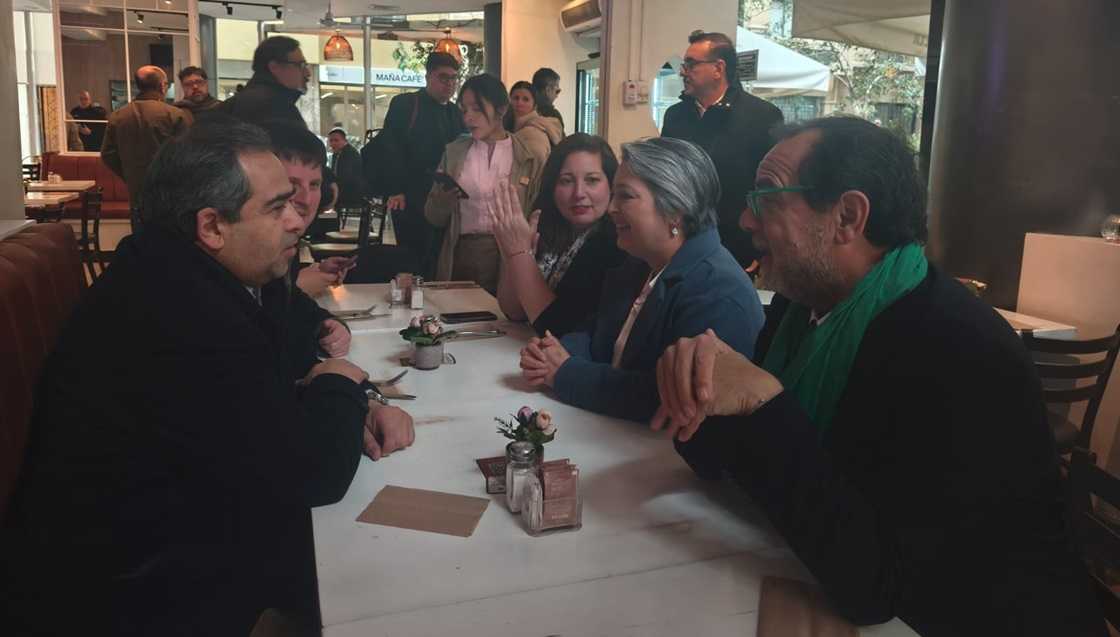 Jeannette Jara reunida con partidos oficialistas 14-07-2025