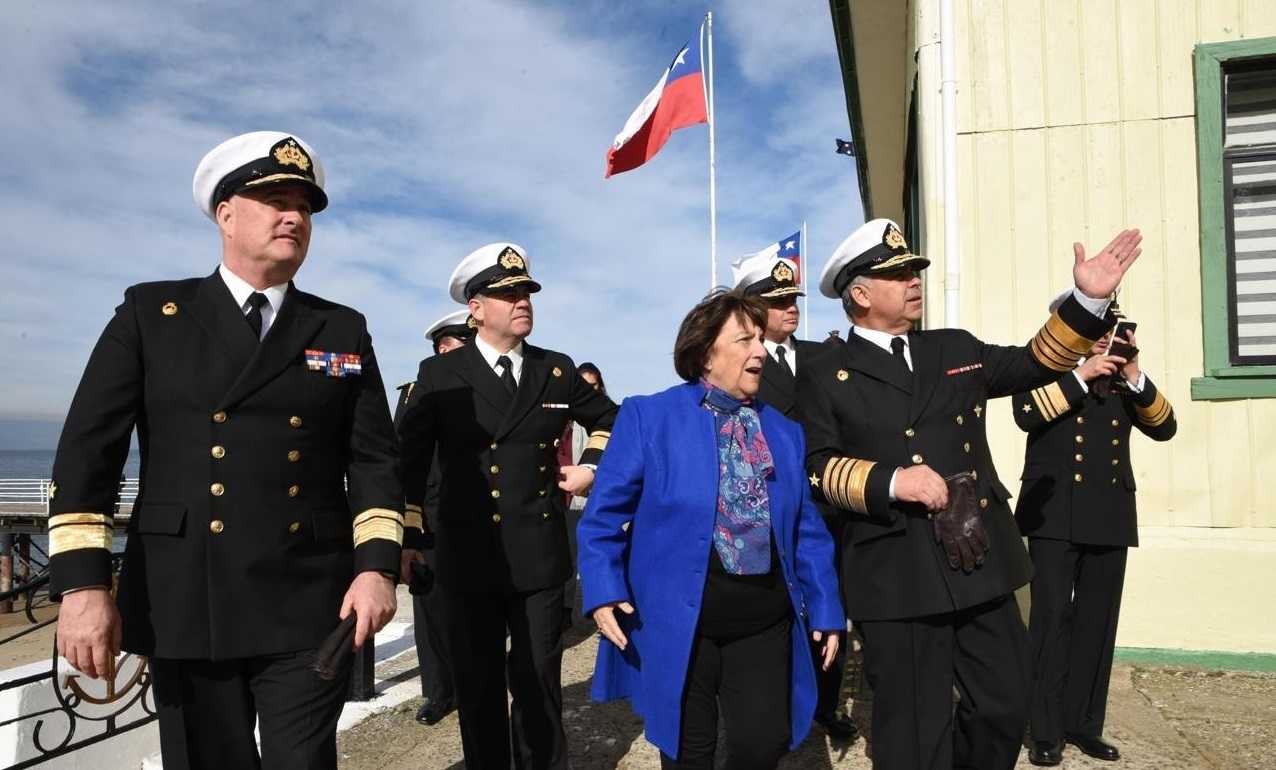 Ministra de Defensa y CJA en Escuela de Grumetes Foto 2 - 03-07-2025