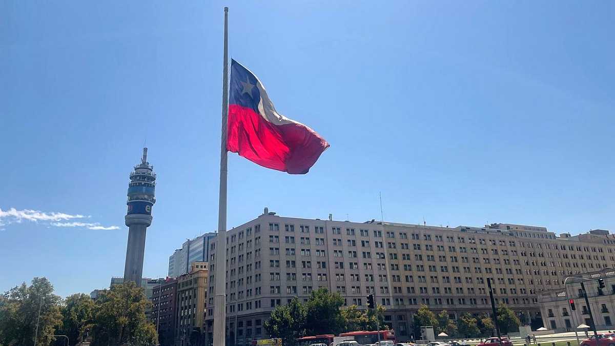Duelo Nacional Bandera a media asta