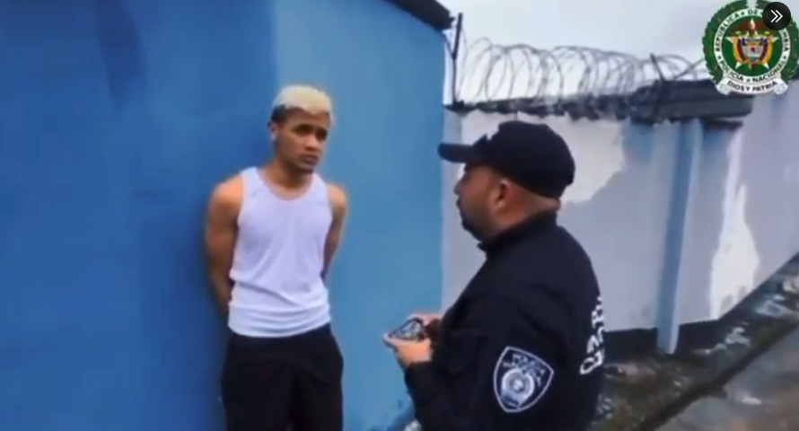 Opera Captura de pantalla_2025-08-16_214145_x.com