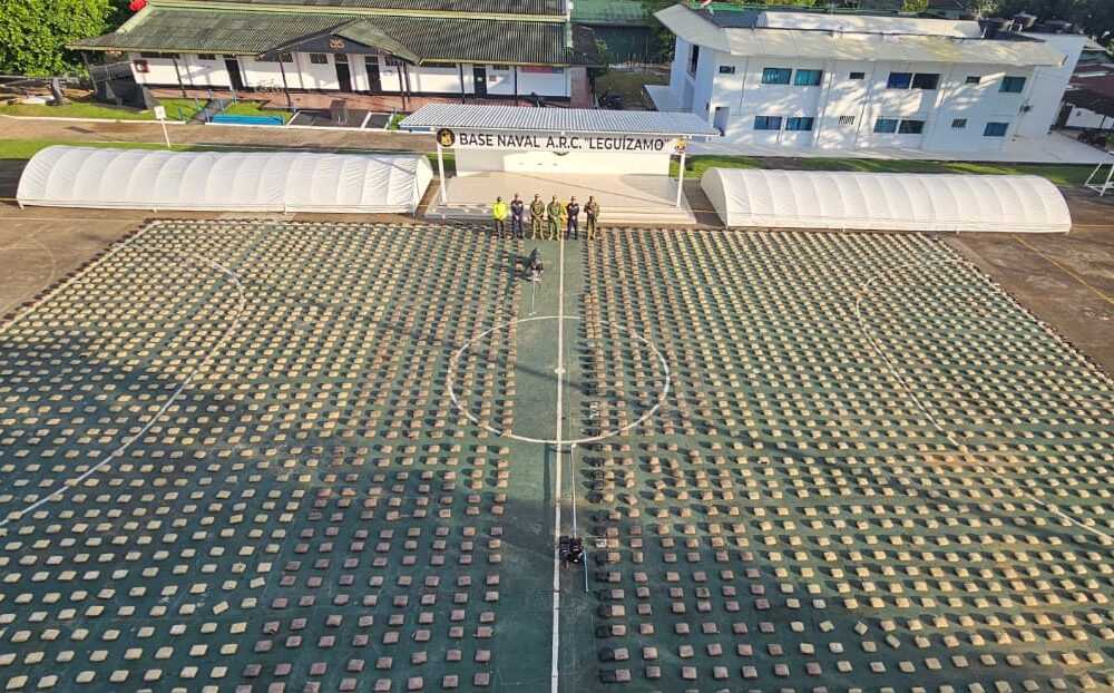 ARC. FOTO. ARMADA DE COLOMBIA INCAUTÓ 3.5 TONELADAS DE MARIHUANA EN EL RÍO PUTUMAYO (14)