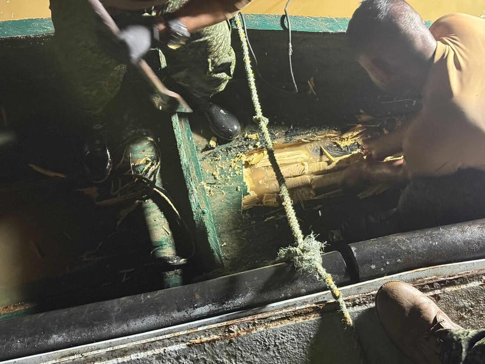 ARC. FOTO. ARMADA DE COLOMBIA INCAUTÓ 3.5 TONELADAS DE MARIHUANA EN EL RÍO PUTUMAYO (2)