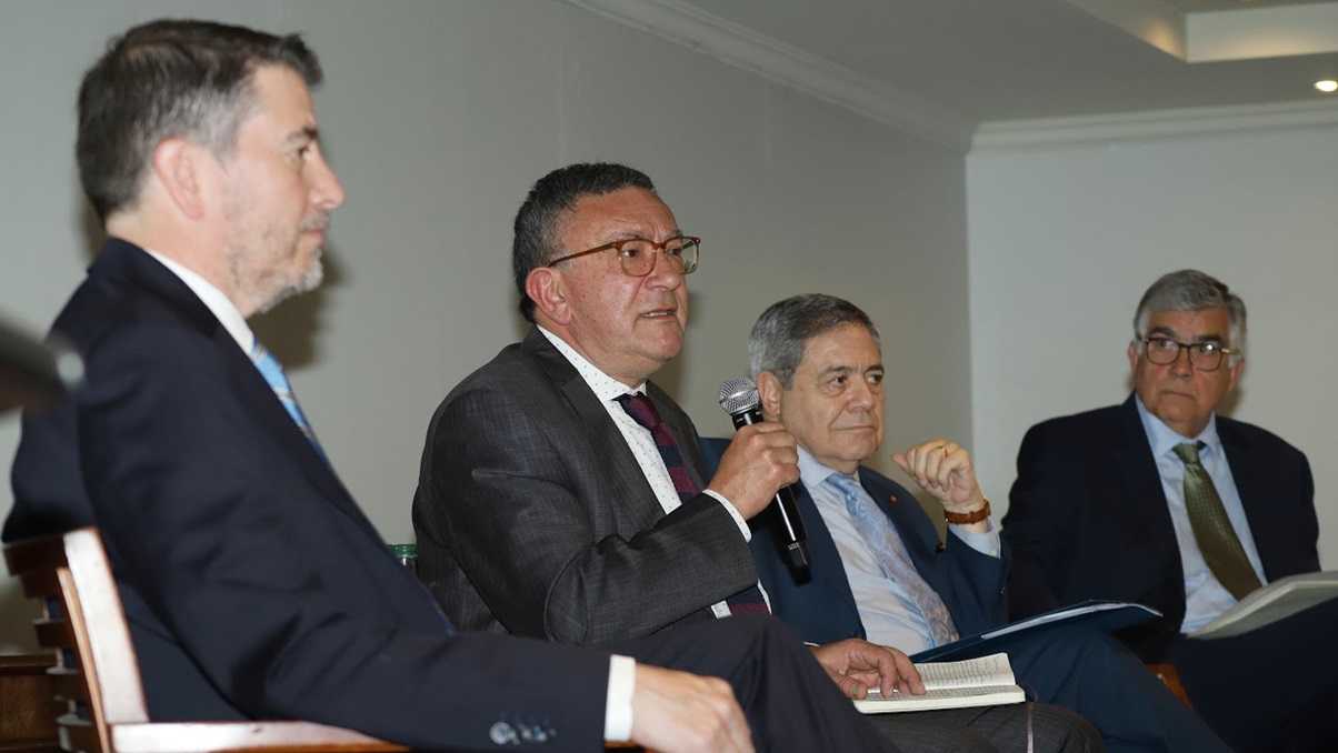 Cristián Fuentes Comando Jeannette Jara AthenaLab 16-10-2025