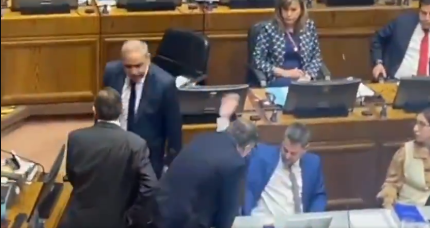 Opera Captura de pantalla_2025-11-10_154527_x.com