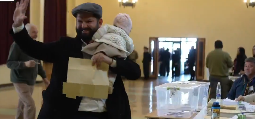 Opera Captura de pantalla_2025-11-16_093914_x.com