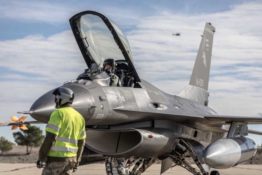 F-16 Fuerza Aérea Argentina España 01-12-2025