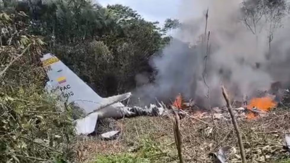Avión militar de Colombia accidentando en frontera con Perú 23-03-2026