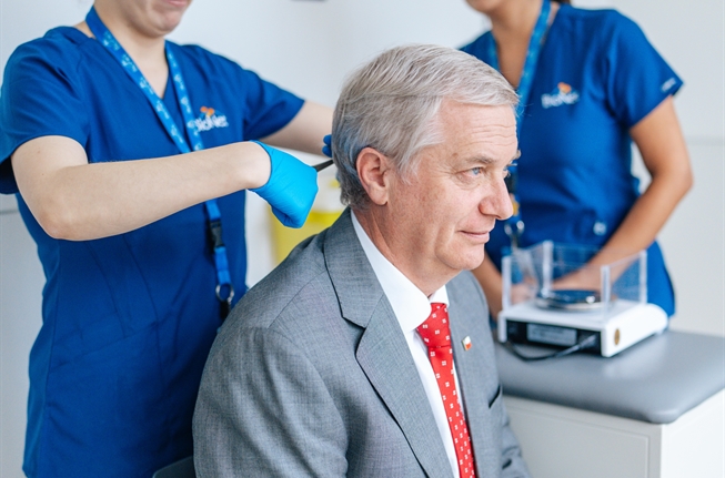 Pdte Kast se hace examen de pelo y presentará proyecto para ampliarlo a otras autoridades