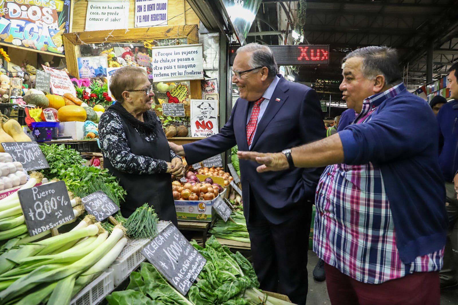 Ministro Campos destaca estabilidad en precios de alimentos a pesar del alza de combustibles