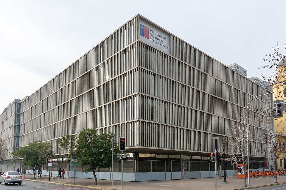 Gobierno pide la renuncia de directores del Senama e Injuv