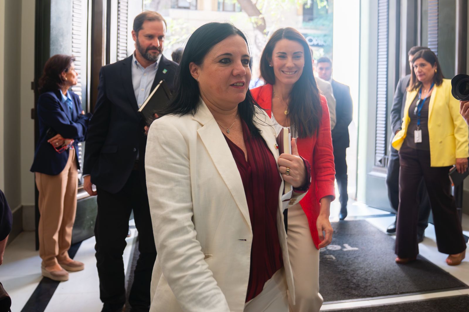 Senadores de oposición buscan frenar llegada de exfiscales a cargos políticos