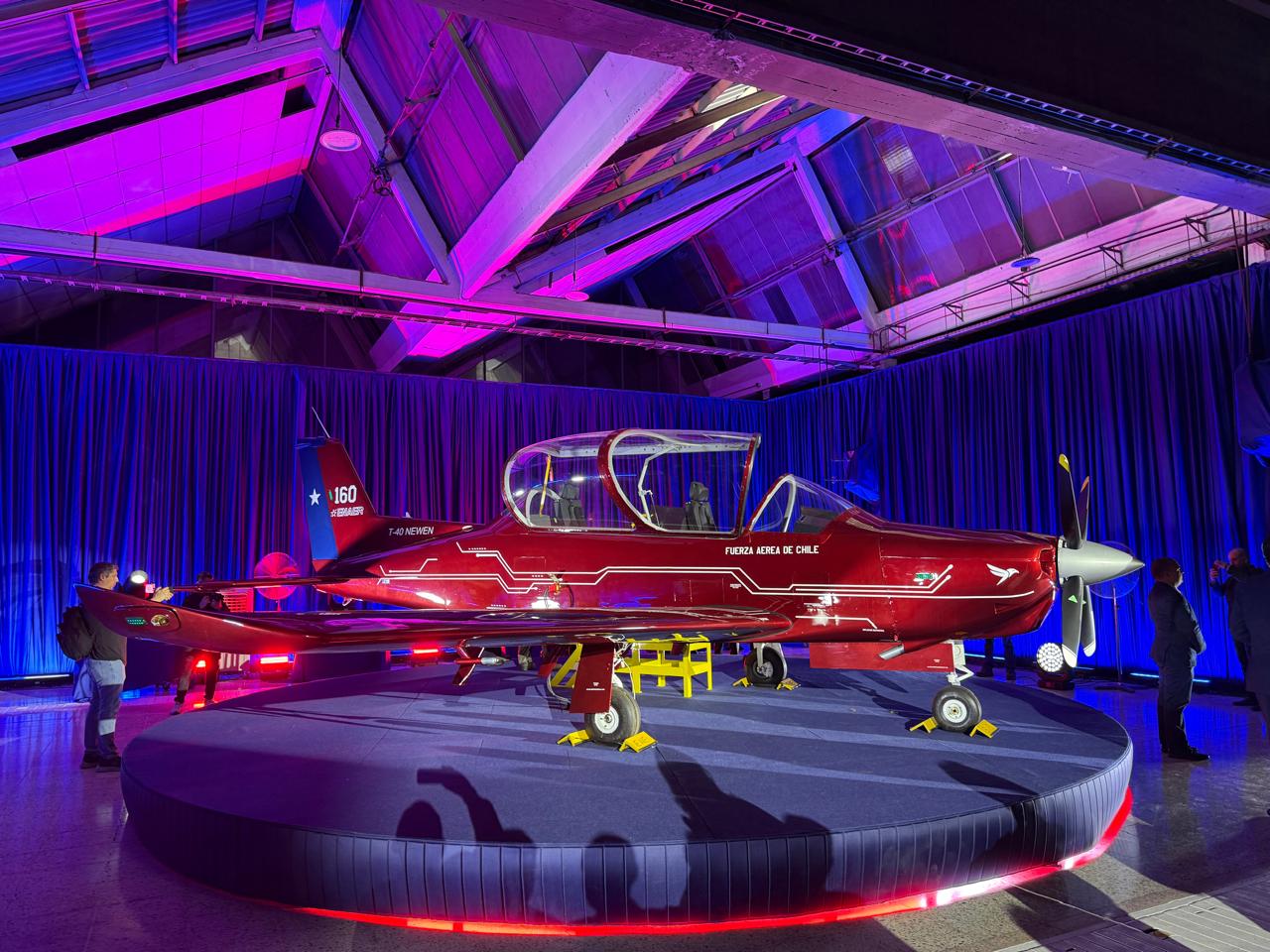 Enaer presenta su nuevo avión de instrucción T-40 Newen