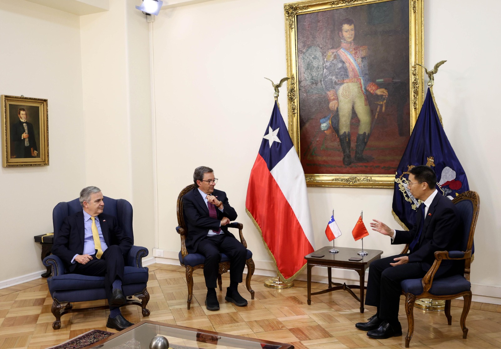 Ministro de Defensa desarrolla intensa agenda internacional: Se reunió con distintos embajadores