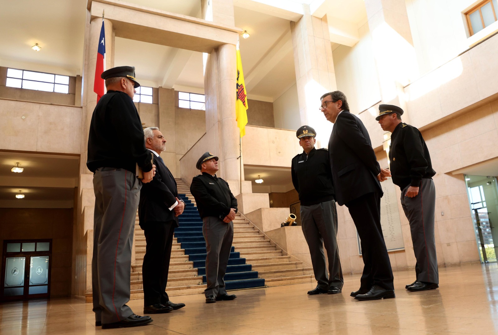 Ministro de Defensa participa en la Escuela Militar en jornada enfocada en formación y liderazgo